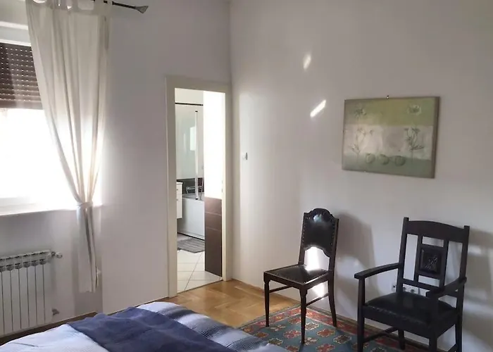 Spacious 3Br/2Bt Apartment With A/C In City Center