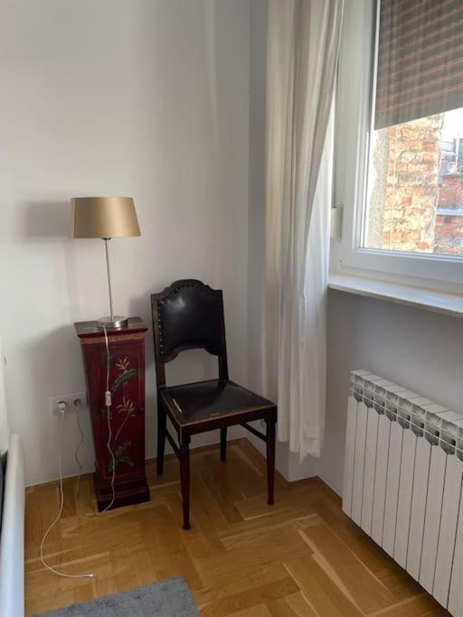 Apartment Spacious 3br/2bt With A/c In Center *